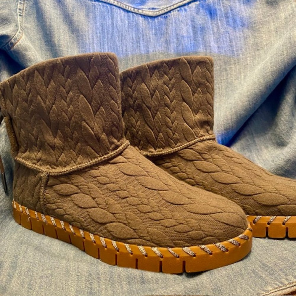 Muk Luks  Cozy Sweater Boots Gray 8.5 NWOT